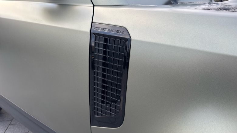 Land Rover Defender 3.0 D250 HSE 90 3dr Auto Diesel Estate